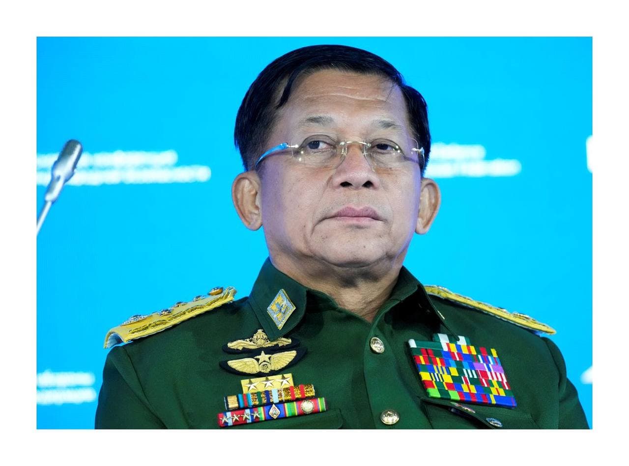 អាស៊ានកំពុងតែជជែកយ៉ាងយកចិត្តទុកដាក់អំពីបញ្ហាថា តើគួរអញ្ជើញថ្នាក់ដឹកនាំយោធាមីយ៉ាន់ម៉ា លោក Min Aung Hlaing មកប្រជុំក្នុងកិច្ចប្រជុំកំពូលរបស់ខ្លួន ដែលនឹងប្រព្រឹត្តិទៅនៅថ្ងៃទី២៦-២៨ តុលា ឬយ៉ាងណា