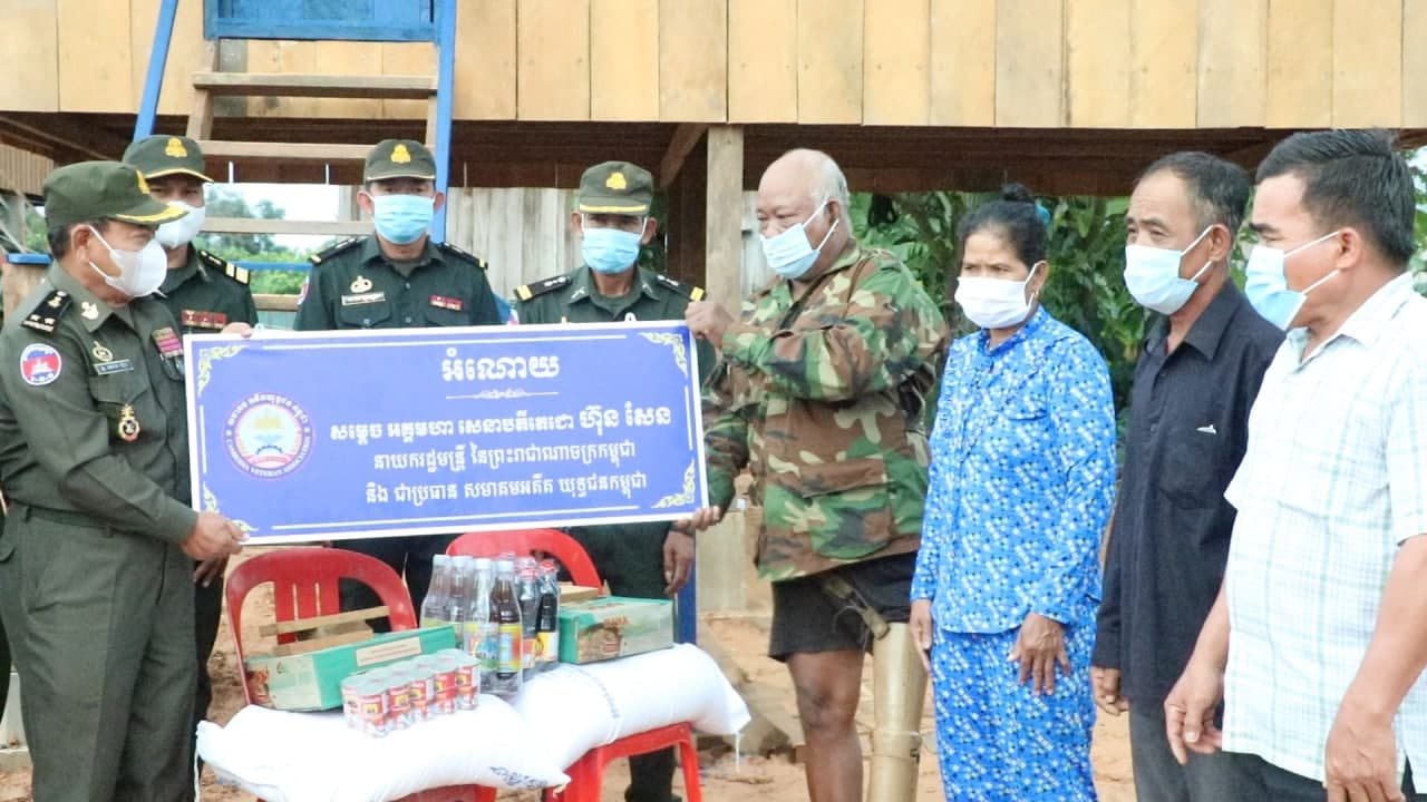 គ្រួសារអតីតយុទ្ធជនពិការបានទទួលខ្នងផ្ទះទី២០០ អំណោយដ៏ថ្លៃថ្លារបស់សម្ដេចតេជោ ហ៊ុន សែននិងសម្តេចកិត្តិព្រឹទ្ធបណ្ឌិត