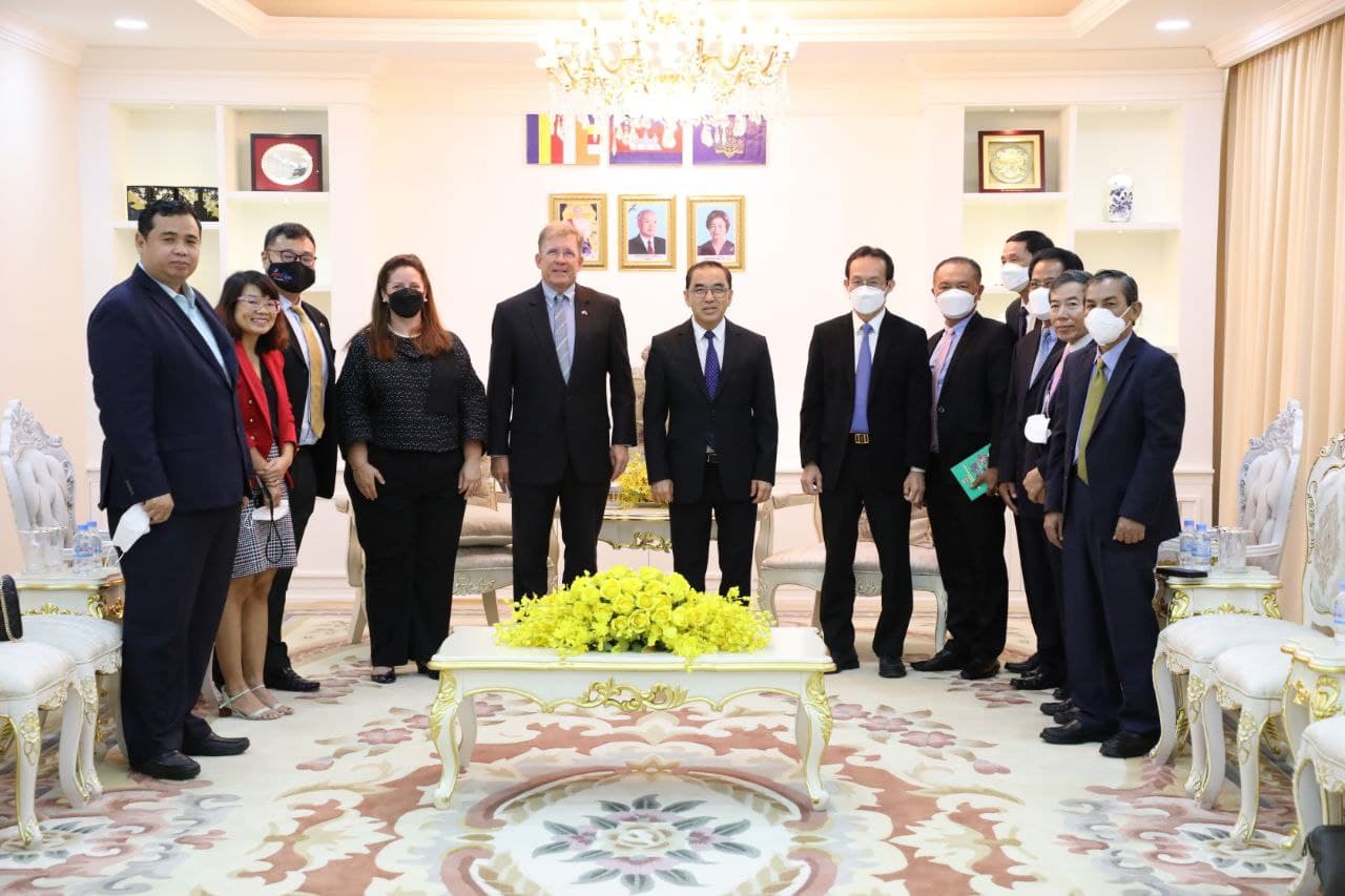 ឯកអគ្គរដ្ឋទូតសហរដ្ឋអាមេរិកប្រចាំកម្ពុជា បានណែនាំនាយកទីភ្នាក់ងារUSAIDថ្មី ប្រចាំកម្ពុជា សូមចូលរួម សហការអភិវឌ្ឍវិស័យកសិកម្មកម្ពុជា ឲ្យមានការរីកចម្រើនប្រកបដោយចីរភាព និរន្តរភាព នាពេលអនាគត