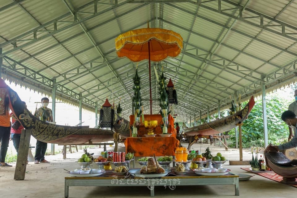 ពិធីទម្លាក់បង្គង និងលើកបង្គងទូកង វត្តឯករង្សី ភូមិព្រែកនរិន្ទ ស្រុកឯកភ្នំ ខេត្តបាត់ដំបង