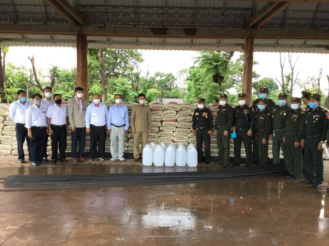ឯកឧត្តម ឡុង ណារ៉ូ អំពាវនាវទៅកាន់កងទ័ព ឲ្យបន្តអនុវត្ត ឲ្យបានម៉ឺងម៉ាត់ នូវវិធានការ «៣កុំ និង៣ការពារ» ដើម្បីទប់ស្កាត់ការចម្លងឆ្លងរាលដាល នៃមេរោគកូវីត-១៩.!