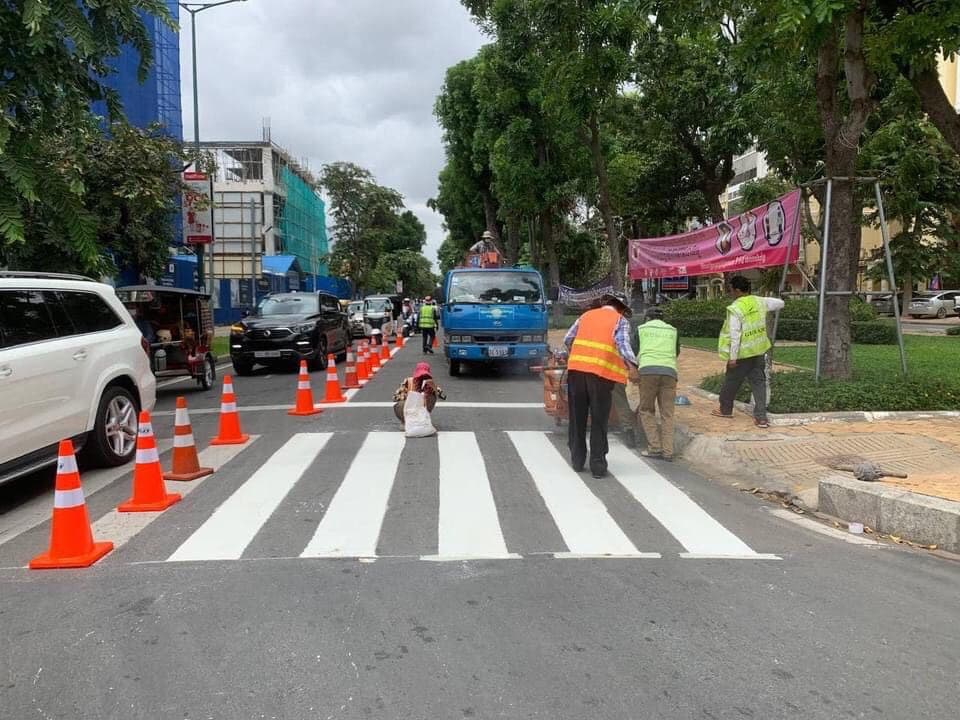 រយៈពេល៥ថ្ងៃនេះ រដ្ឋបាលរាជធានីភ្នំពេញ បានអ៊ុតគំនូសចរាចរលើដងផ្លូវចំនួន៣ខ្សែរួចរាល់លើកសោភណ្ឌភាព នៅក្នុងរាជធានីភ្នំពេញ