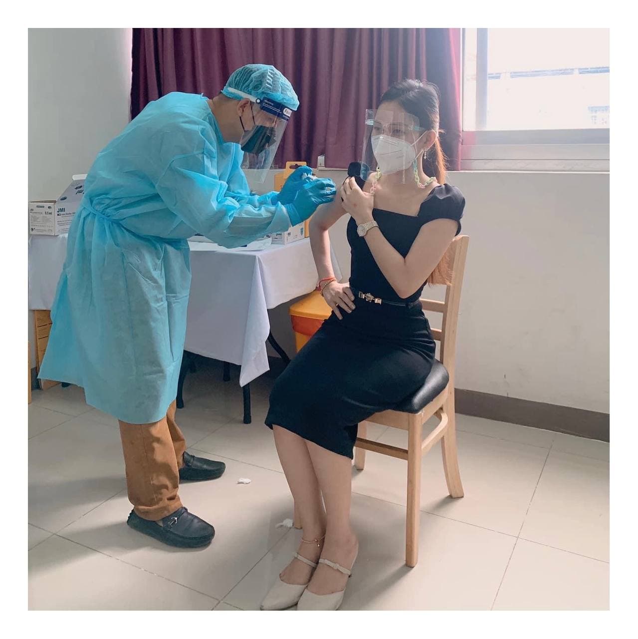 គិតត្រឹមថ្ងៃទី១៨ តុលា កម្ពុជាចាក់វ៉ាក់សាំងជូនប្រជាពលរដ្ឋបានសរុប ១៣ ៦០៩ ៥២១នាក់ ស្មើនឹងជាង ៨៥ភាគរយ នៃចំនួនប្រជាពលរដ្ឋសរុប ១៦លាននាក់