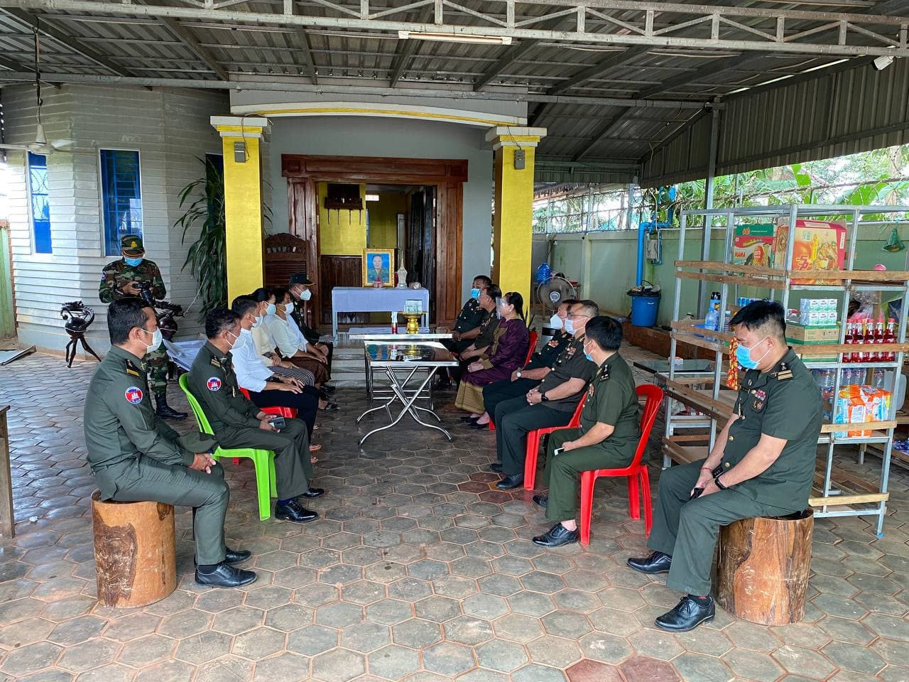 ឯកឧត្តម សៅ សារឿន ប្រគល់ថវិកាគ្រួសារសពឯកឧត្តម សុខ យ៉ម