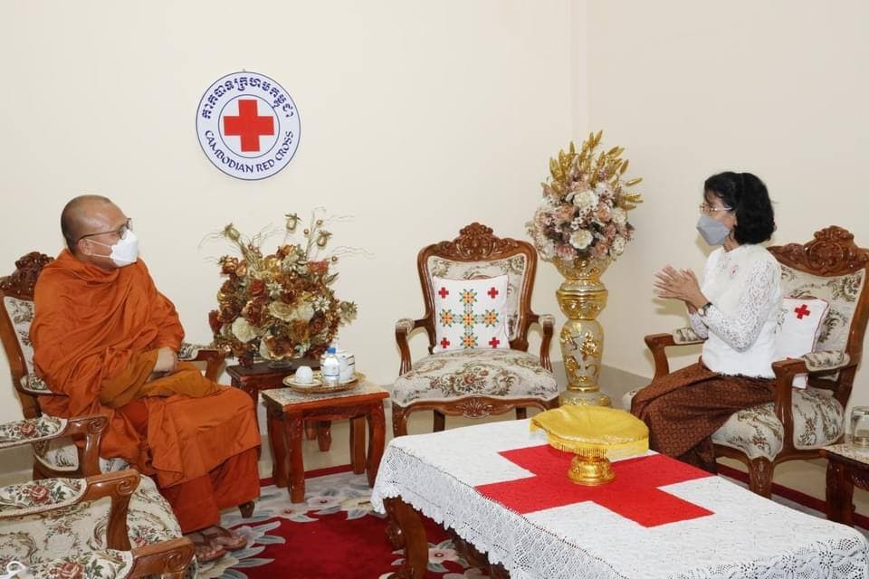 ព្រះភិក្ខុវជិរប្បញ្ញោ គូ សុភាព ប្រទានបច្ច័យចំនួន ៣,៥០០ដុល្លារ ដល់កាកបាទក្រហមកម្ពុជា