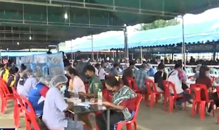 អាជ្ញាធរខេត្តច័ន្ទបុរី (ថៃ) បានផ្តល់ការចាក់វ៉ាក់សាំង”ស៊ីណូវ៉ាក់”ការពារកូវីដ-19 ដល់បងប្អូនពលករ-កម្មករតាមចម្ការនិងអ្នករកស៊ីលក់ដូរខ្មែរ ជាង៣ពាន់នាក់ នៅផ្សារថៃនៃច្រកទ្វារអន្តរជាតិ“បានឡែមនិងច្រកដូងស្រុកកំរៀង ខេត្តបាត់ដំបង”