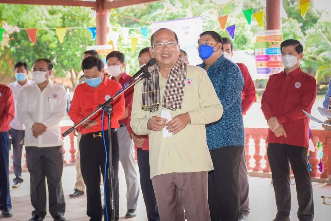 ប្រជាពលរដ្ឋ ក្នុងស្រុក បន្ទាយមាស ចំនួន ៧៤ គ្រួសាររង គ្រោះ ដោយសារខ្យល់កន្ទ្រាក់ បានទទួលឣំណោយមនុស្សធម៌ ឣំពីសាខាកាកបាទក្រហមកម្ពុជា ខេត្តកំពត