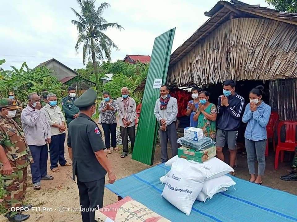 អំណោយដ៏ថ្លៃថ្លារបស់ឯកឧត្ដម ឧត្តមសេនីយ៍ឯក ហ៊ុន ម៉ាណែត និងលោកជំទាវ ត្រូវបាននាំយកចែកជូនប្រជាពលរដ្ឋ ជួបការលំបាក មិនមាន ដី ផ្ទះសំបែងសមរម្យ ចំនួន ០២គ្រួសារ នៅភូមិជារៅ ឃុំរលាប្អៀរ ស្រុករលាប្អៀរ