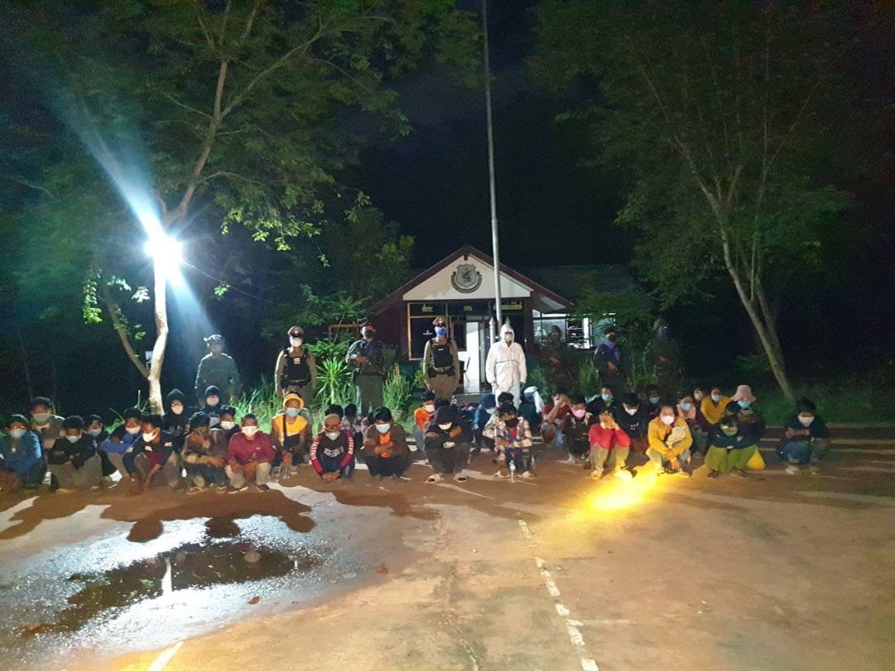 អគ្គកុងស៊ុលកម្ពុជាប្រចាំខេត្តស្រះកែវប្រទេសថៃ បានអន្តរាគមន៍បញ្ជូនពលរដ្ឋខ្មែរចំនួន៣៨នាក់ (ប្រុស២៩នាក់)វិលមកកម្ពុជាវិញ