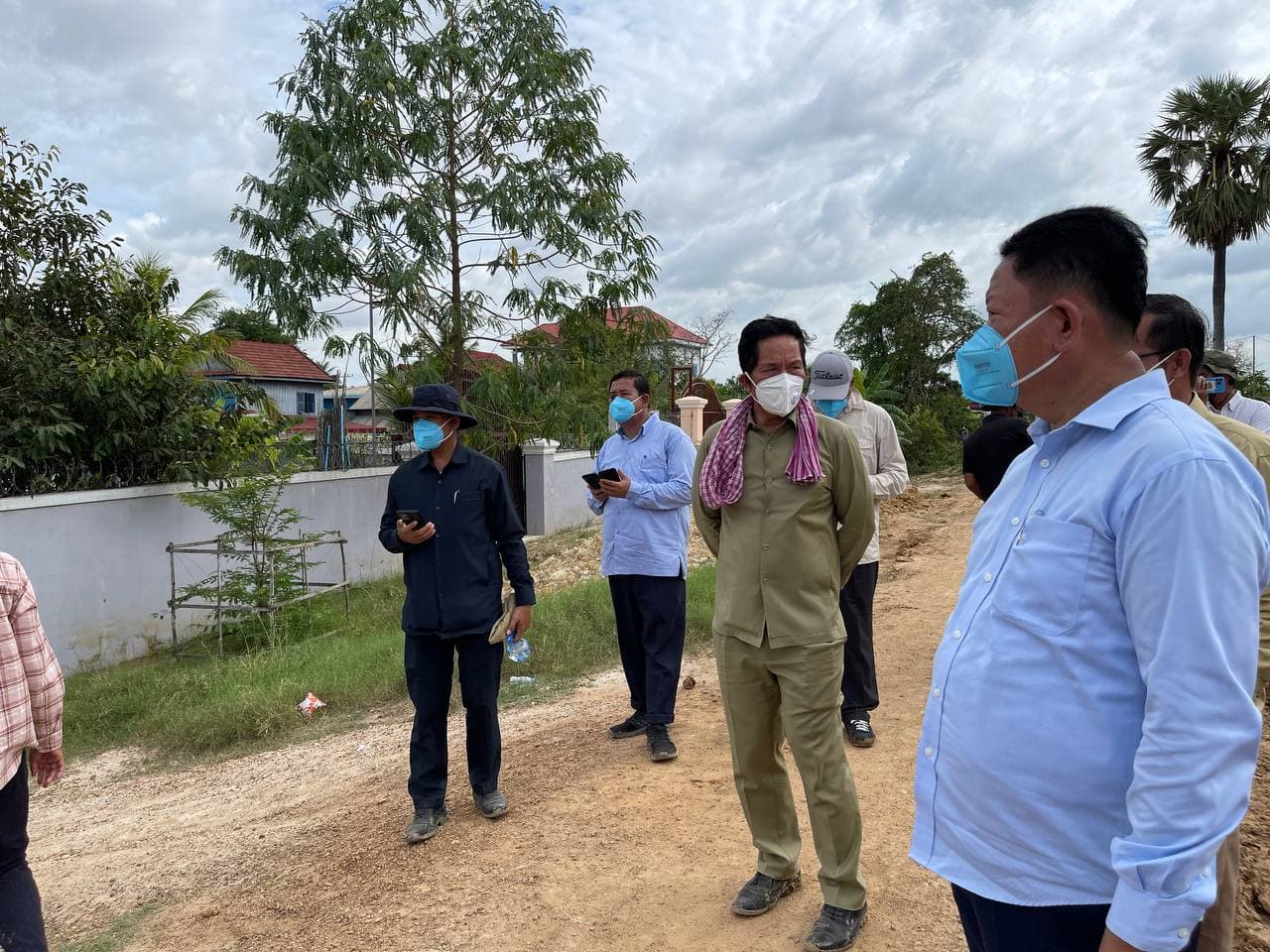 អភិបាលរាជធានីធ្វើដំណើរថ្មើរជើងផងជិះម៉តូផងពេញ១ថ្ងៃ២៥តុលានេះ បន្តចុះត្រួតពិនិត្យនិងបញ្ជាផ្ទាល់ ដើម្បីទប់ស្កាត់គ្រោះមហន្តរាយ ដោយទឹកជំនន់ស្ទឹងព្រែកត្នោត