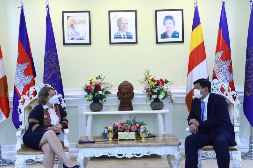 ឯកឧត្តម សាយ សំអាល់ ជួបឯកអគ្គរាជទូតចក្រភពអង់គ្លេស ប្រចាំព្រះរាជាណាចក្រកម្ពុជា ដើម្បីពិភាក្សាជំហរ និងការចូលរួមរបស់កម្ពុជា នៅក្នុងសន្និសីទកំពូលបណ្តាភាគី នៃអនុសញ្ញាក្របខ័ណ្ឌសហប្រជាជាតិស្តីពីការប្រែប្រួលអាកាសធាតុលើកទី២៦ (COP26)