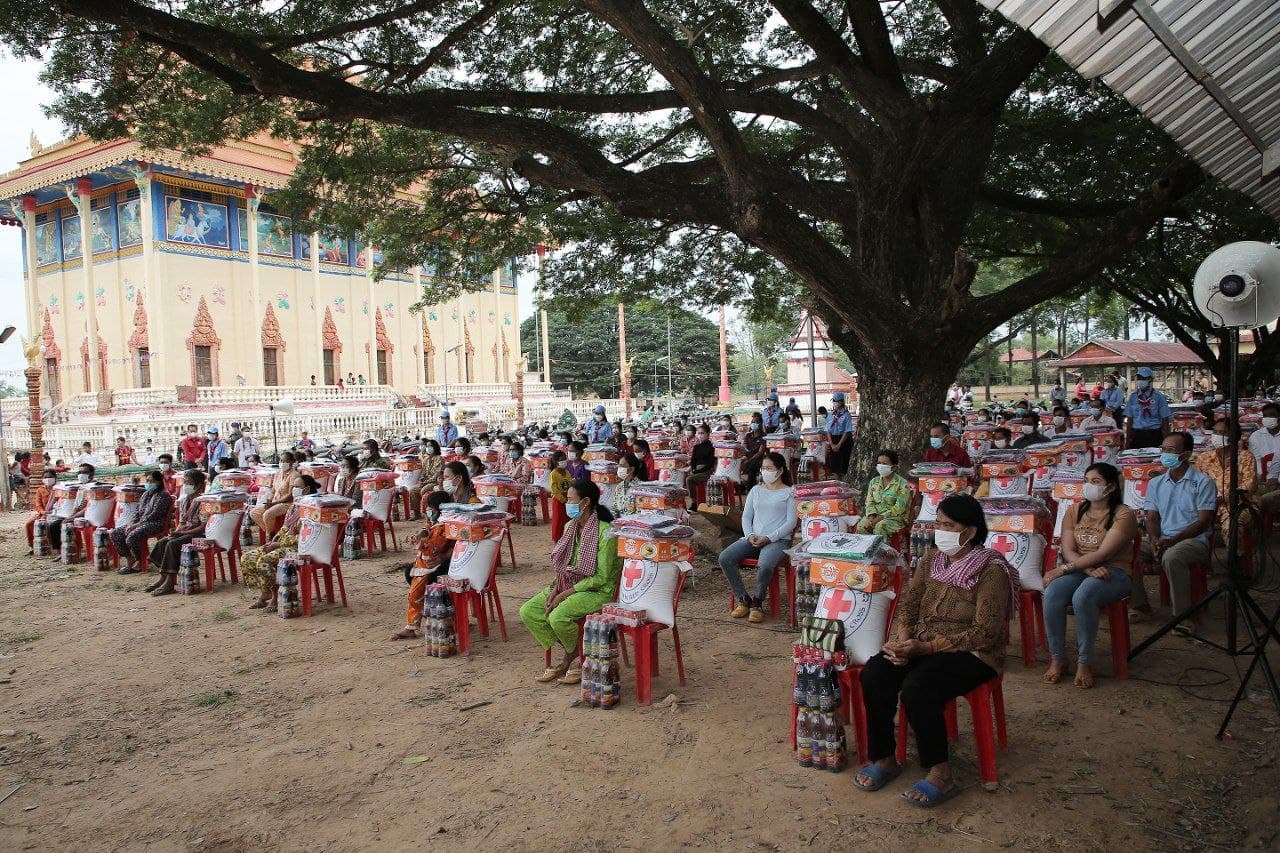 ប្រជាពលរដ្ឋរងគ្រោះដោយខ្យល់កន្ទ្រាក់ ចំនួន៨៥គ្រួសារ បានទទួល អំណោយសម្តេចកិតិ្តព្រឹទ្ធបណ្ឌិត ប៊ុនរ៉ានីហ៊ុនសែន