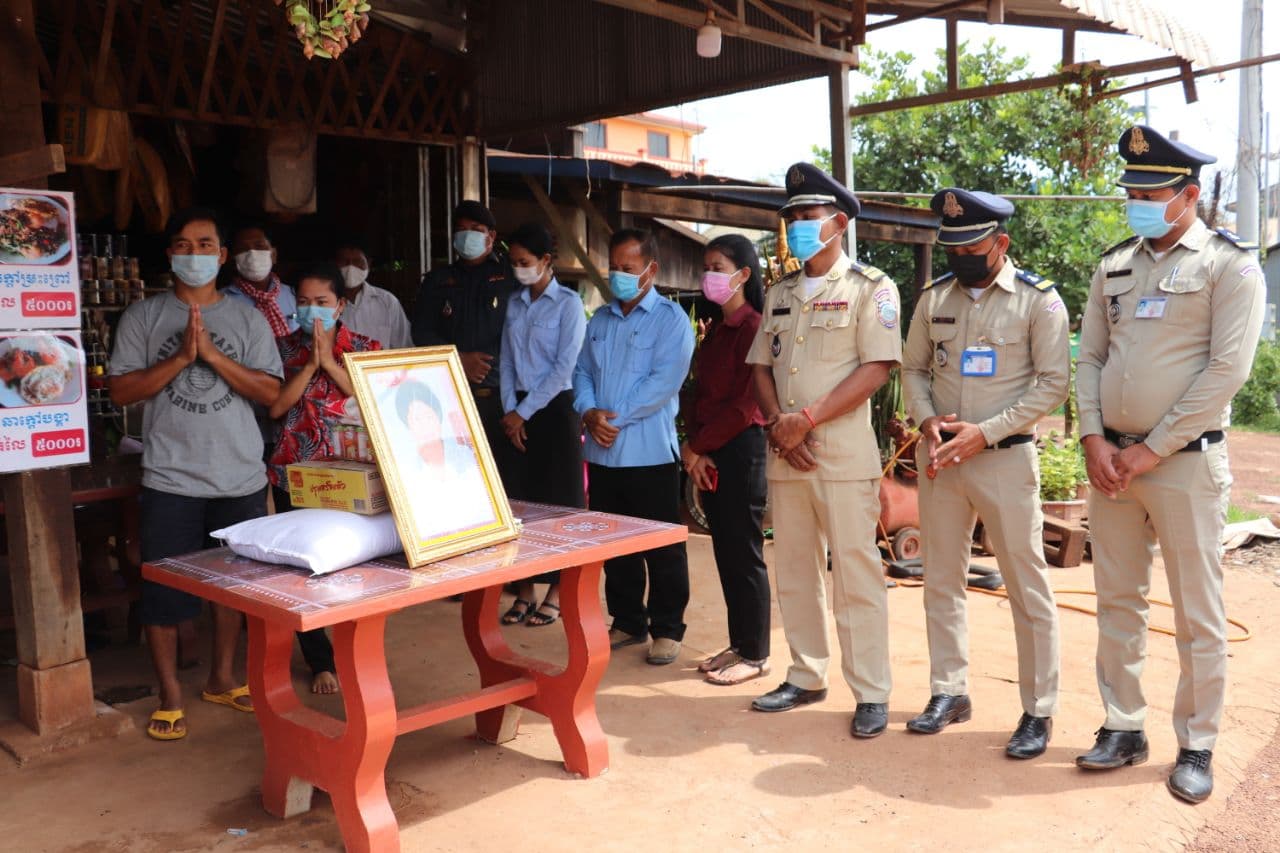កញ្ចប់ថវិការាជរដ្ឋាភិបាលកម្ពុជា ផ្តល់ជូនគ្រួសារសព ដែលស្លាប់ ដោយសារជំងឺកូវីដ ១៩ តាមរយៈរដ្ឋបាលខេត្តឧត្តរមានជ័យ ចំនួន២៣នាក់