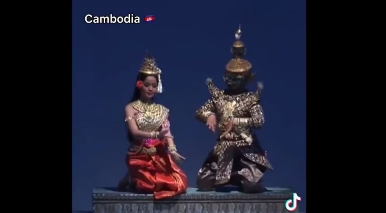របាំខ្មែរ គឺសម្បូរបែប ទន់ភ្លន់ ស្របតាមក្បួនខ្នាតត្រឹមត្រូវ និងពោរពេញដោយអត្ថន័យ