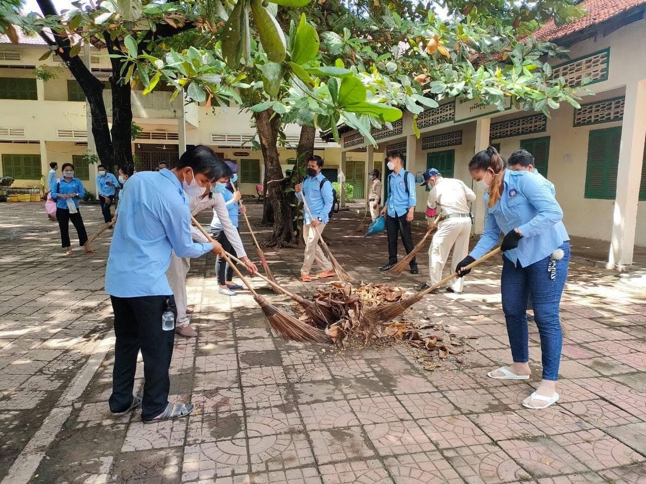 អភិបាលខណ្ឌច្បារអំពៅណែនាំចៅសង្កាត់ទាំង៨ត្រូវសម្អាតសាលារៀនគ្រប់កម្រិត