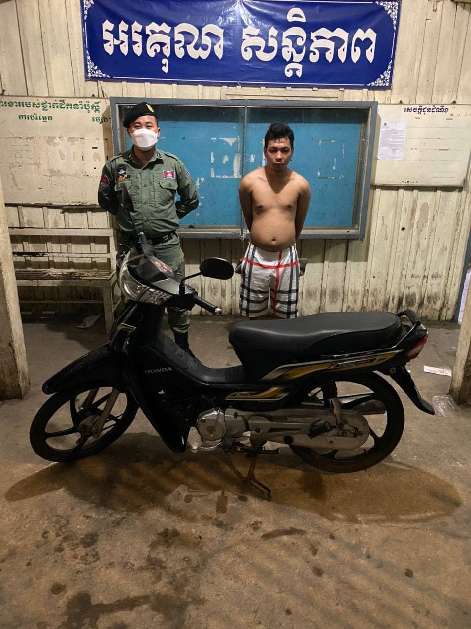 ជនសង្ស័យម្នាក់ លួចម៉ូតូបានហេីយបែជាជិះកាត់មុខម្ចាស់ ក៏ជាប់ខ្នោះសមត្ថកិច្ចខណ្ឌឬស្សីកែវ