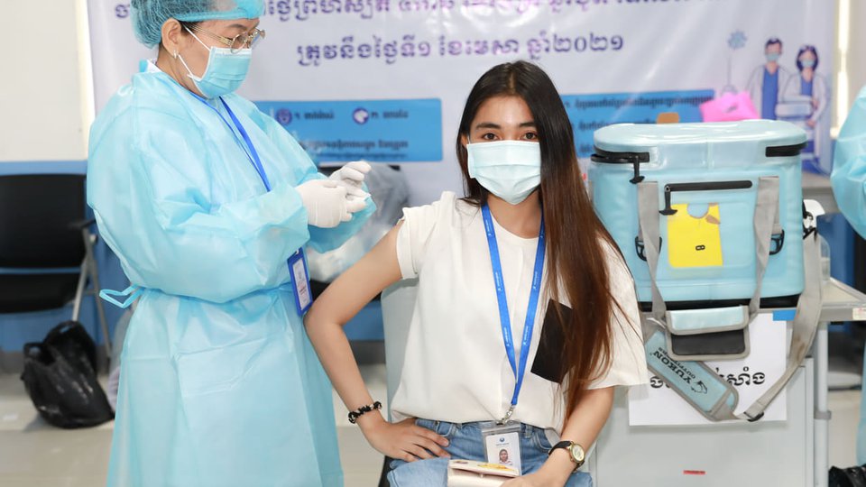 កម្ពុជាជាប្រទេសឈានមុខគេនៅអាស៊ី ដែលបានចាក់វ៉ាក់សាំងជូនប្រជាជនបានច្រើនជាងគេ