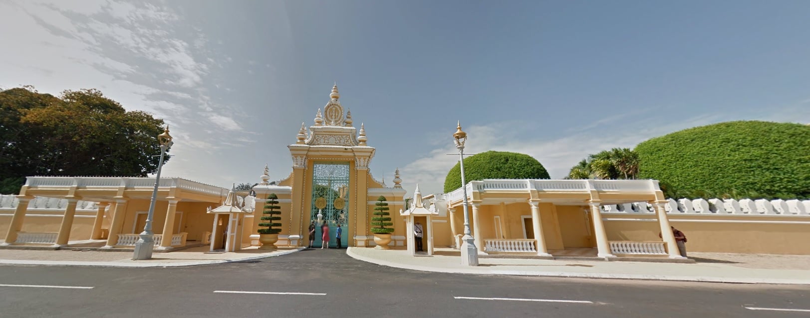 ទេសភាព​ជុំវិញ ព្រះបរមរាជវាំង