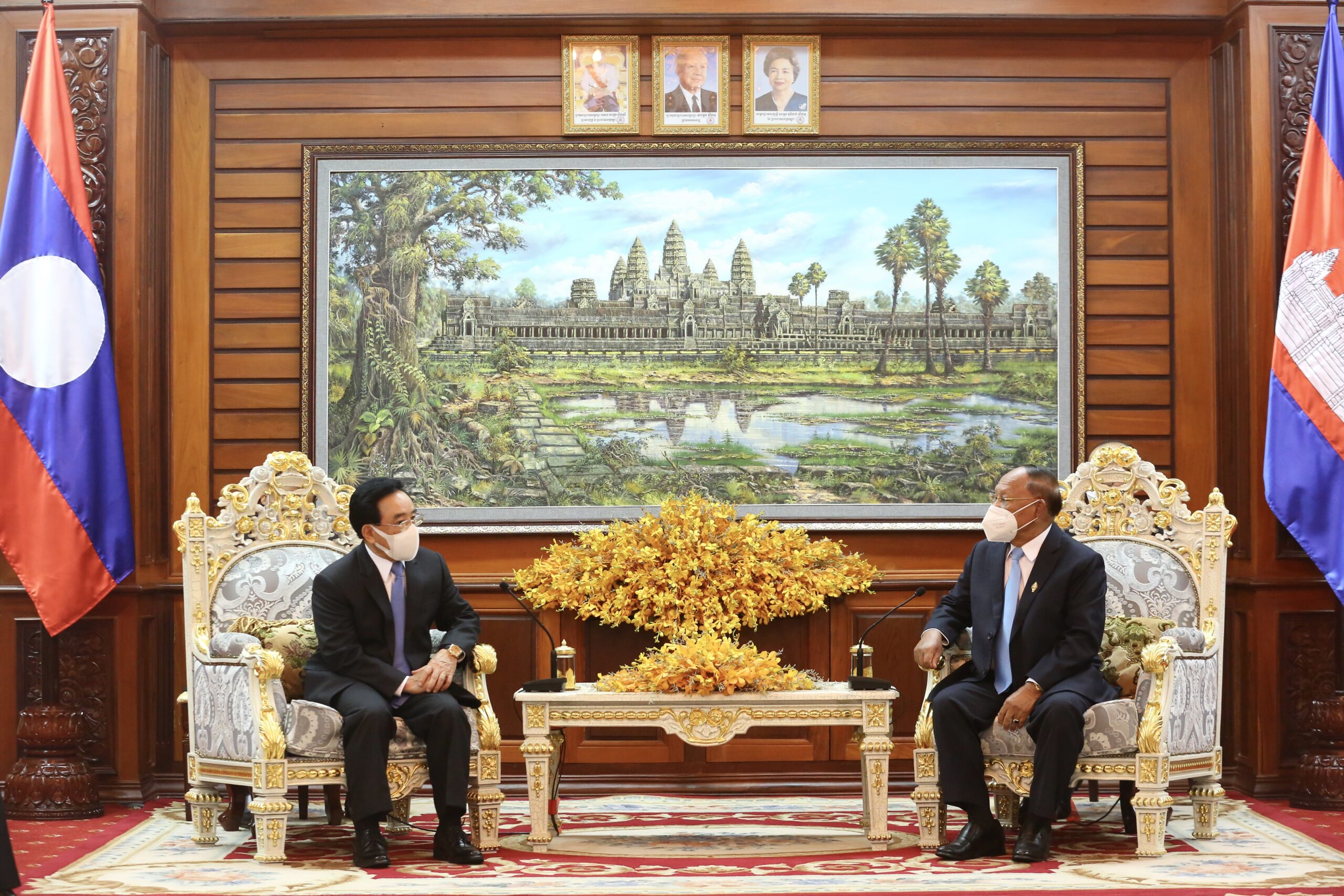 នាយករដ្ឋមន្រ្តីឡាវ អរគុណកម្ពុជា ដែលបានផ្តល់ជំនួយថវិកា សម្ភារៈបរិក្ខារទេព្យប្រយុទ្ធប្រឆំាងជំងឺកូវីដ-១៩ ដល់ប្រទេសឡាវជាបន្តបន្ទាប់