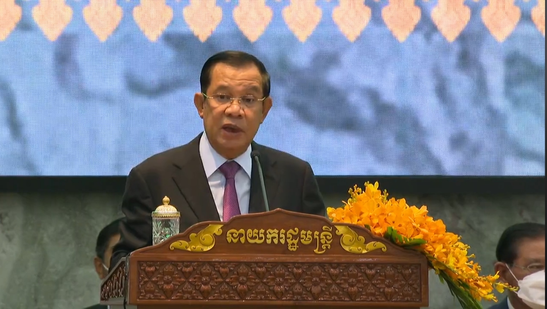 សម្តេចតេជោ ហ៊ុន សែន ប្រកាសឲ្យរៀបចំពិធីមង្គលការវិញបាន ប៉ុន្តែភ្ញៀវត្រឹម២០០នាក់ប៉ុណ្ណោះ