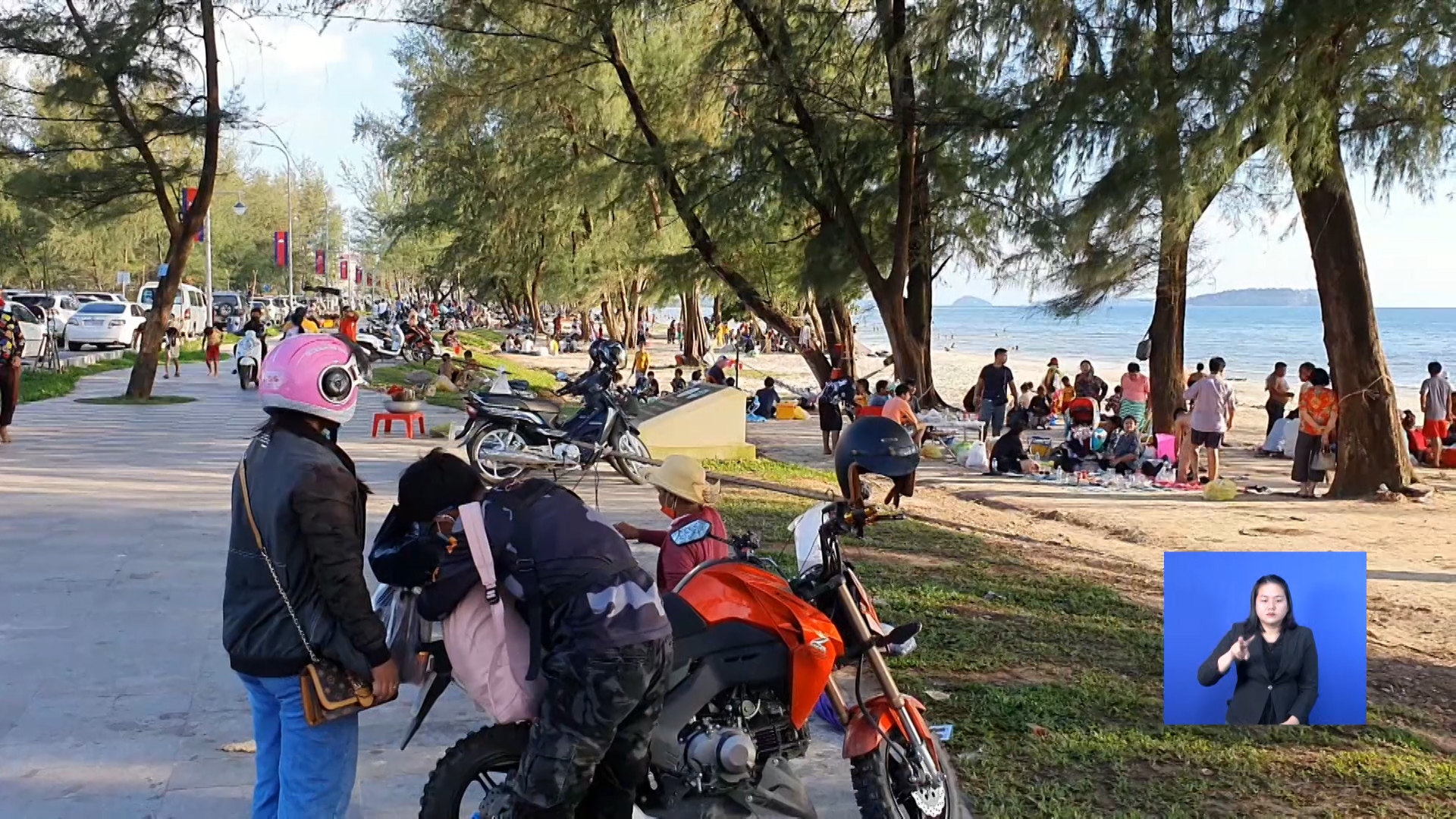 រយៈពេល៣ថ្ងៃនៃព្រះរាជពិធីបុណ្យអុំទូក មានភ្ញៀវចេញដើរកម្សាន្តជាង ៩០ម៉ឺននាក់