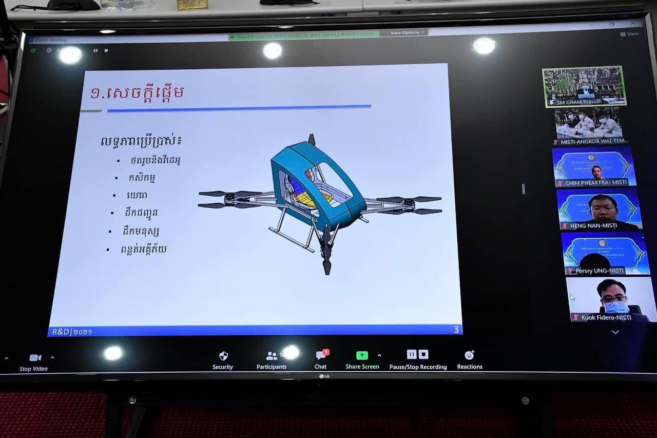 Drone និង CubeSat របស់ក្រុមការងារនិស្សិត  ត្រូវបាន ទេសរដ្ឋមន្រ្តី ចម ប្រសិទ្ធ សរសើរ