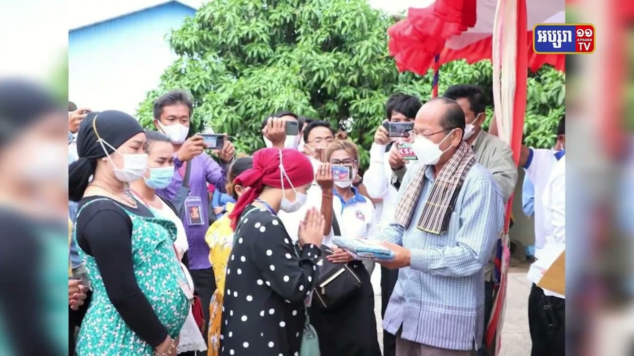 អភិបាលខេត្តកំពត ចុះសួរសុខទុក្ខ និងសំណេះសំណាល ជាមួយកម្មករកម្មការនី ក្នុងរោងចក្រ ចំនួន២ នៅក្រុងបូកគោ (Video Inside)