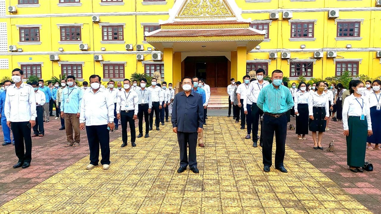 រដ្ឋបាលខេត្តបាត់ដំបង បានចេញសេចក្តីជូនដំណឹង ឲ្យមានការចាត់តាំងគោរពទង់ជាតិឡើងវិញដល់គ្រប់ស្ថាប័ននានារបស់ខ្លួនឡើងវិញ នៅក្នុងខេត្ត