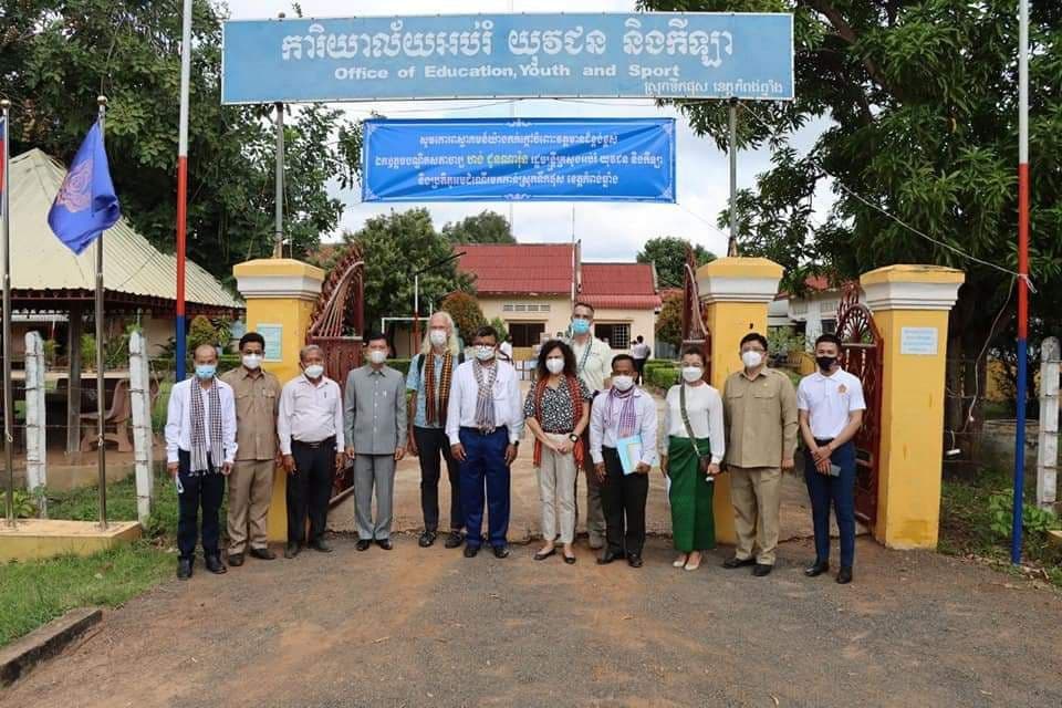 រដ្ឋមន្ត្រីក្រសួងអប់រំ រួមនឹងឯកអគ្គរដ្ឋទូតសហគមន៍អឺរ៉ុបប្រចាំកម្ពុជាអញ្ជើញពិនិត្យដំណើរការបើកសាលារៀនឡើងវិញ