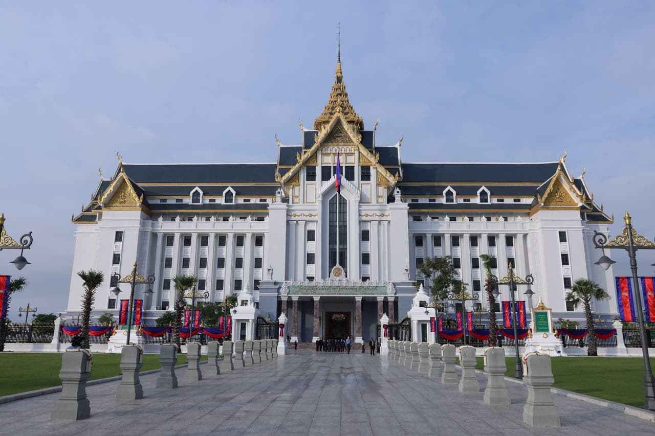 អគារទីស្តីការក្រសួងរៀបចំដែនដី នគរូបនីយកម្ម និងសំណង់ ដែល ជាសមិទ្ធផល​ថ្មីដ៏ពិសិដ្ឋនៃស្ថាបត្យកម្ មរបស់ជាតិកម្ពុជា តម្លៃជាង ២៨លានដុល្លារអាមេរិក បើក​សម្ពោធជាផ្លូវការនៅថ្ងៃនេះ ក្រោម អធិបតី ភាពដ៏ខ្ពង់ខ្ពស់របស់សម្តេចតេជោ ហ៊ុន សែន នាយករដ្ឋ មន្ត្រីកម្ពុជា (មានវីដេអូ)