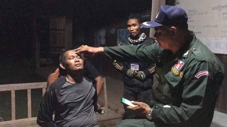 អ្នកទោសម្នាក់ ក្នុងចំណោម ៧នាក់ដែលទម្លុះជញ្ជាំងរបងពន្ធនាគាររត់គេចខ្លួននោះ ត្រូវបានសមត្ថកិច្ចចាប់បានវិញហើយ ក្រោយសំងំលាក់ខ្លួនអស់រយៈពេលជិត ២ថ្ងៃ!
