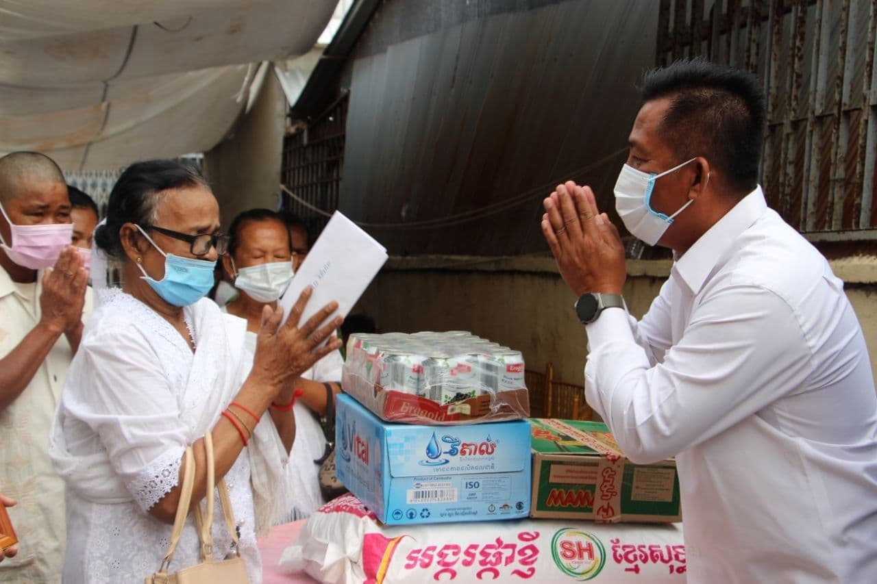 ឯកឧត្តម នៃ និយម ដឹកនាំសមាជិកគណៈពង្រឹងភូមិថ្មីអញ្ចើញចូលរួមគោរពវិញ្ញាក្ខន្ធបុណ្យសពលោក ឆេង ឆាំ អនុប្រធានភូមិ មរណៈភាពដោយរោគាពាធ
