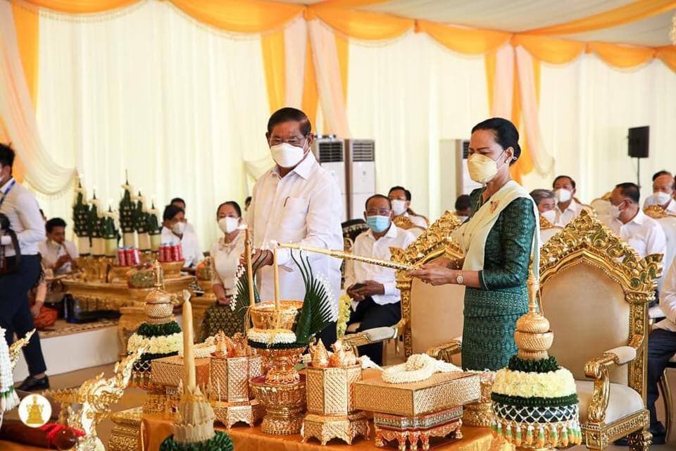 សម្ដេចក្រឡាហោម ស ខេង និងលោកជំទាវ អញ្ជើញជាអធិបតីដ៏ខ្ពង់ខ្ពស់ ក្នុងពិធីបញ្ចុះបឋមសិលាសាងសង់អគារទីស្ដីការក្រសួងមហាផ្ទៃថ្មី