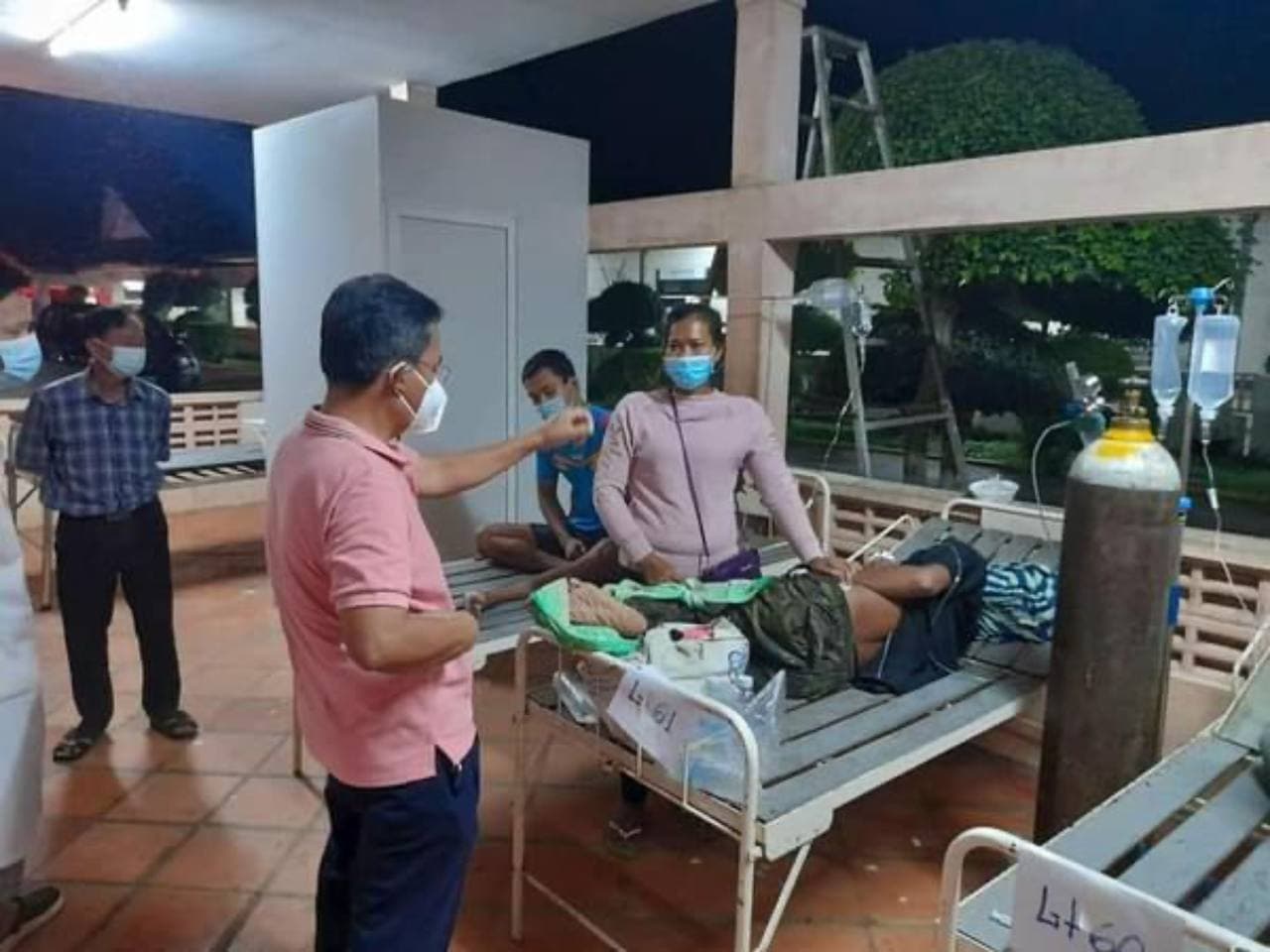 ពលករធ្វើចត្តាឡីស័ក នៅមណ្ឌលកូបធំ ក្រុងប៉ោយប៉ែត២៥នាក់ ផឹកអាល់កុលលាយភេសជ្ជះ អូអ៊ិឈិ ពុលស្លាប់៧នាក់