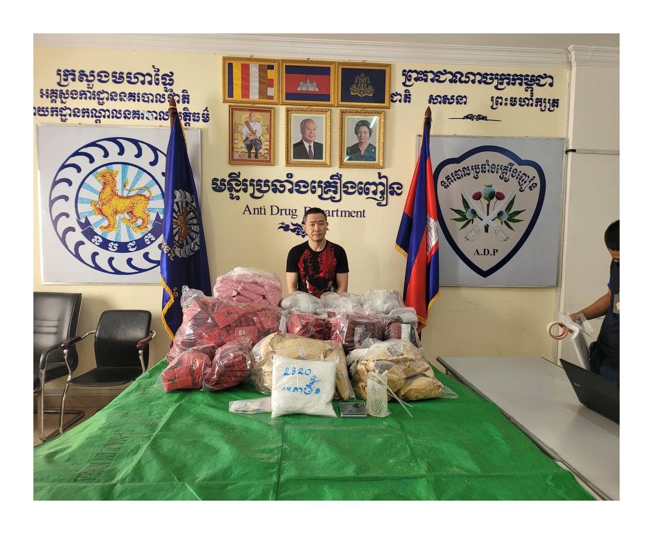សមត្ថកិច្ចបង្ក្រាបករណីរក្សាទុក ដឹកជញ្ជូនគ្រឿងញៀនឆ្លងដែន សញ្ជាតិកាណាដាម្នាក់ និងរឹបអូសគ្រឿងញៀនជាង ១៦៧គីឡូក្រាម នៅរាជធានីភ្នំពេញ