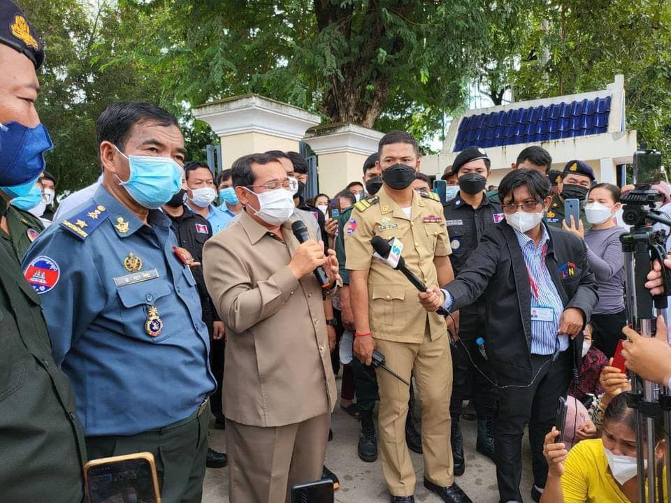 ឯកឧត្តមអភិបាលខេត្តតាកែវ អញ្ជើញជួបសំណេះសំណាល និងស្ដាប់សំណូមពរ បងប្អូនអាជីវករផ្សារធំតាកែវ