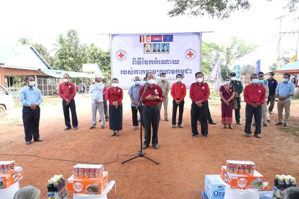 ប្រជាពលរដ្ឋ ចំនួន ១,៣៦៧គ្រួសារ  រងគ្រោះដោយទឹកជំនន់ និងងាយរងគ្រោះបំផុត នៅខេត្តរតនគិរី  ទទួលអំណោយមនុស្សធម៌ពីកាកបាទក្រហកម្ពុជា