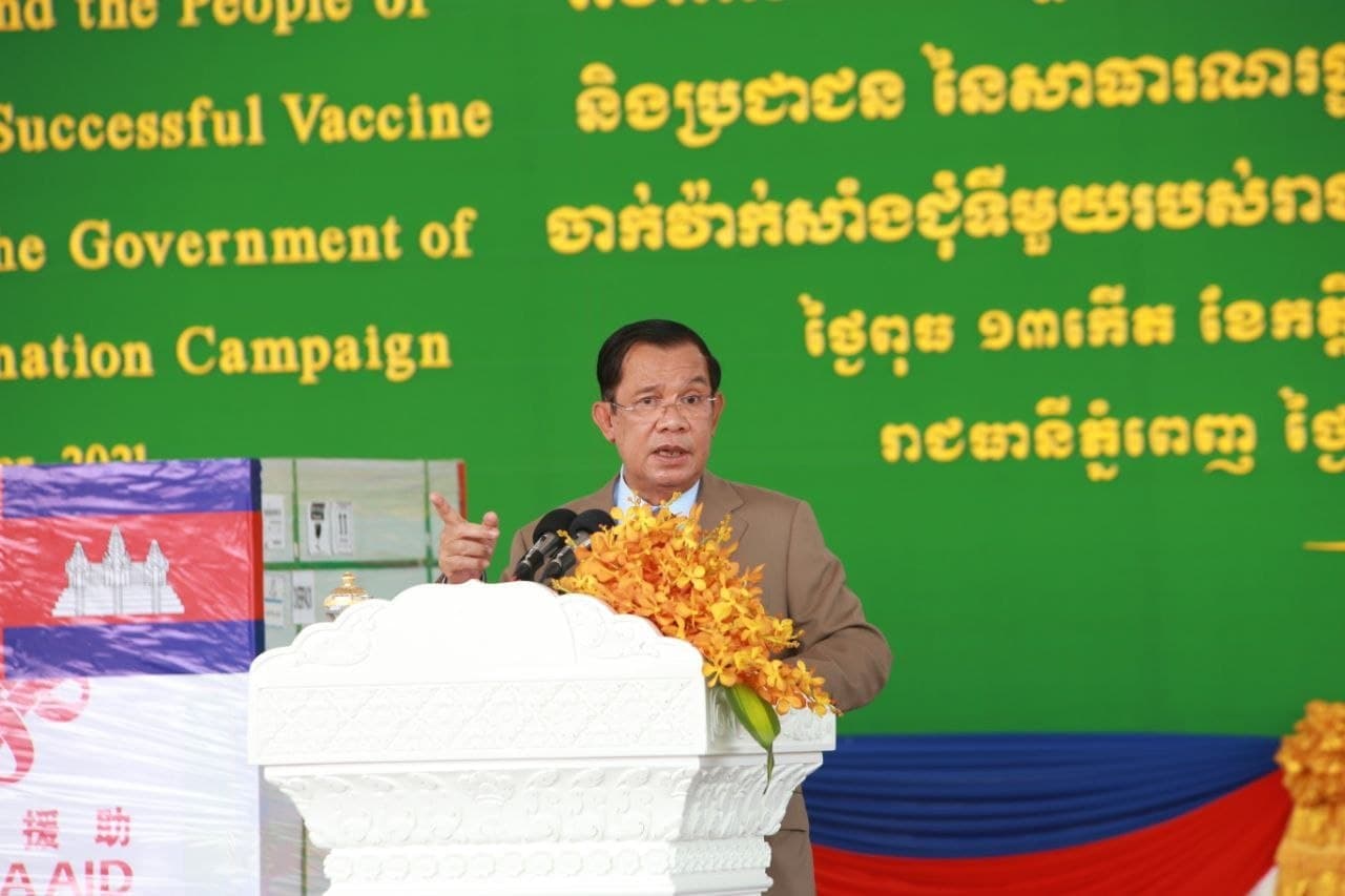 ទូតចិនប្រចាំកម្ពុជាថា ដរាបណាកម្ពុជា មិនទាន់អស់មេរោគ និងជំងឺកូវីដ-១៩ទេនោះ ចិន ក៏មិនបញ្ឈប់ ការផ្គត់ផ្គង់ជំនួយវ៉ាក់សាំងមកកម្ពុជាដែរ ខណៈសម្ដេចតេជោ បានស្នើទៅភាគិចិន ជំរុញឱ្យមានរោងចក្រ សម្រាប់ផលិតវ៉ាក់សាំងចិន នៅប្រទេសកម្ពុជានាពេលខាងមុខ