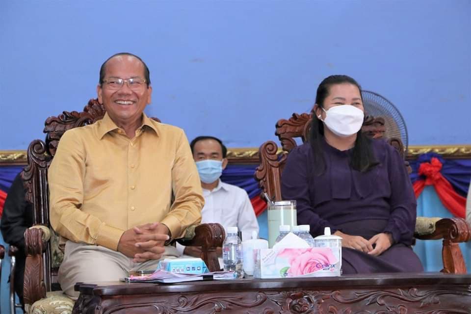 មន្ត្រីរាជការត្រូវបំពេញភារកិច្ចបម្រើសេវាជូនបងប្អូនប្រជាពលរដ្ឋប្រកបដោយចំណេះដឹងវិជ្ជាជីវៈ គុណធម៌ សុជីវធម៌ និងការទទួលខុសត្រូវខ្ពស់