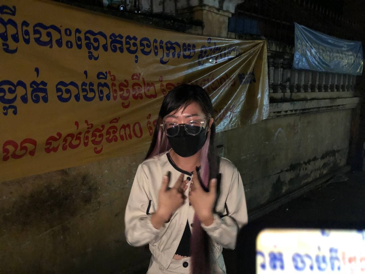 នារីជានិស្សិតឆ្នាំទី៤ម្នាក់រៀបរាប់ទាំងក្ដុកក្ដួលស្ដាយស្រណោះប៉ាស្ព័រឆ្លងដែន៥សន្លឹក  ក្រោយពីក្រុមចោរឆក់កាបូបស្ពាយគាត់បានសម្រេចនៅស្ទឹងមានជ័យទី១