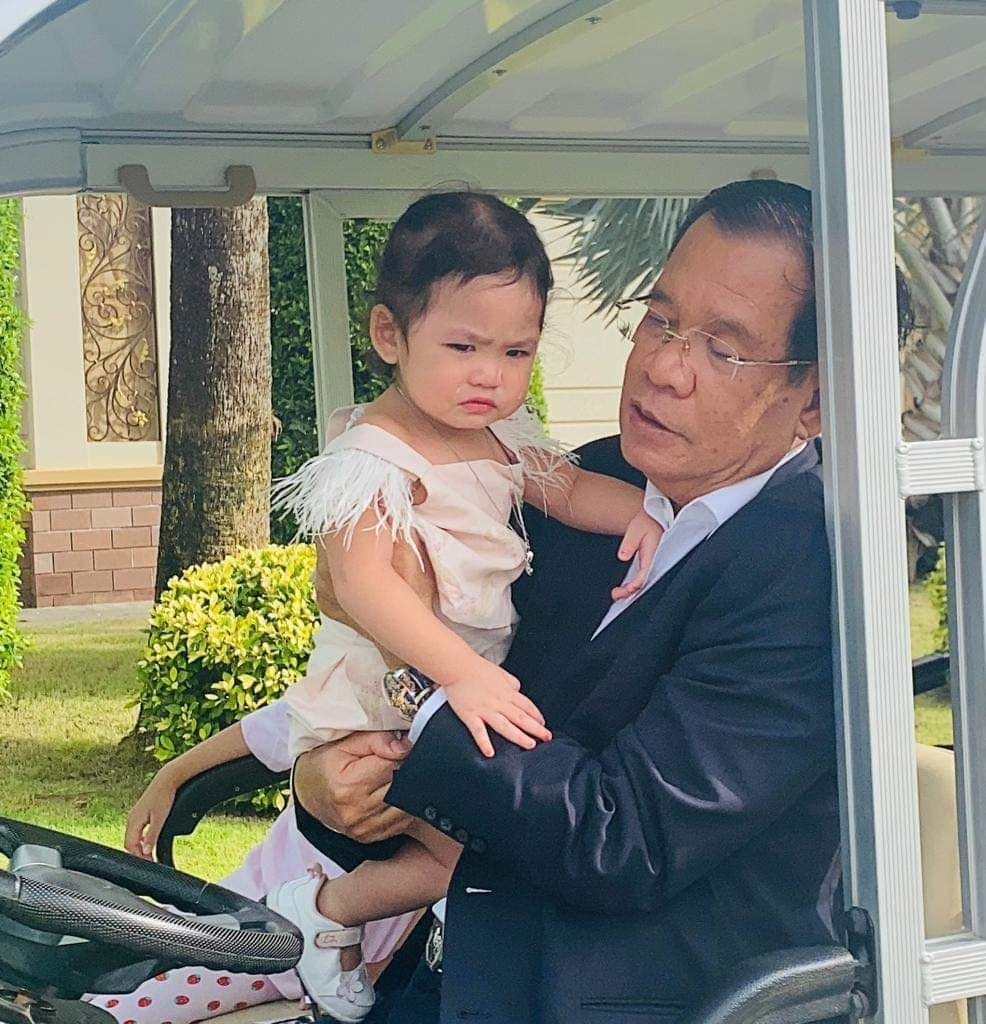 សម្តេចតេជោ ហ៊ុន សែន៖ នៅកម្ពុជាយើង តើមានបទចម្រៀងដែលមានចំណងជើង (ស្រក់ទឹកភ្នែកតែមិនយំ) ហើយឬនៅ? បើមិនទាន់មានទេសូមជួយនិពន្ធមួយបទផង