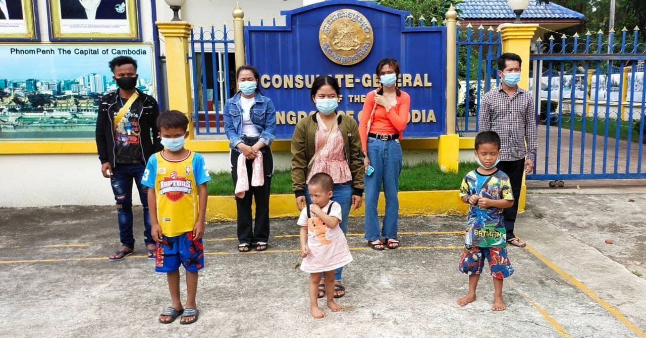 ស្ថានអគ្គកុងស៊ុលកម្ពុជាបានអន្តរាគមន៍ បញ្ជូនពលដ្ឋរខ្មែរចំនួន09នាក់នឹងកូនក្មេង03នាក់ត្រឡប់ទៅកម្ពុជាវិញ