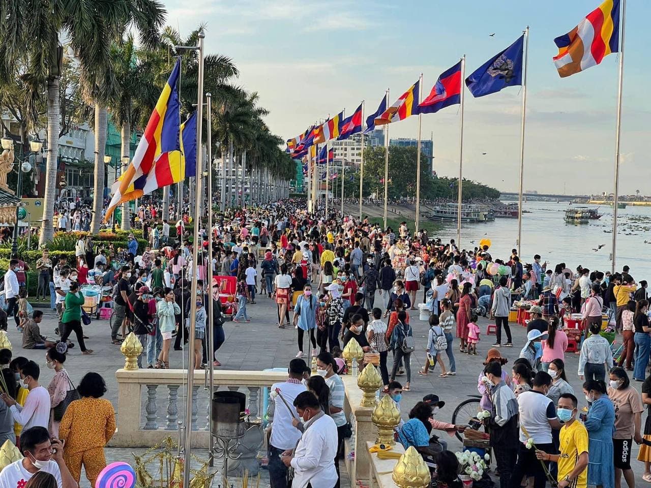 ថ្ងៃទី២ នៃព្រះរាជពិធីបុណ្យអុំទូក បណ្តែតប្រទីព និងសំពះព្រះខែ អកអំបុក