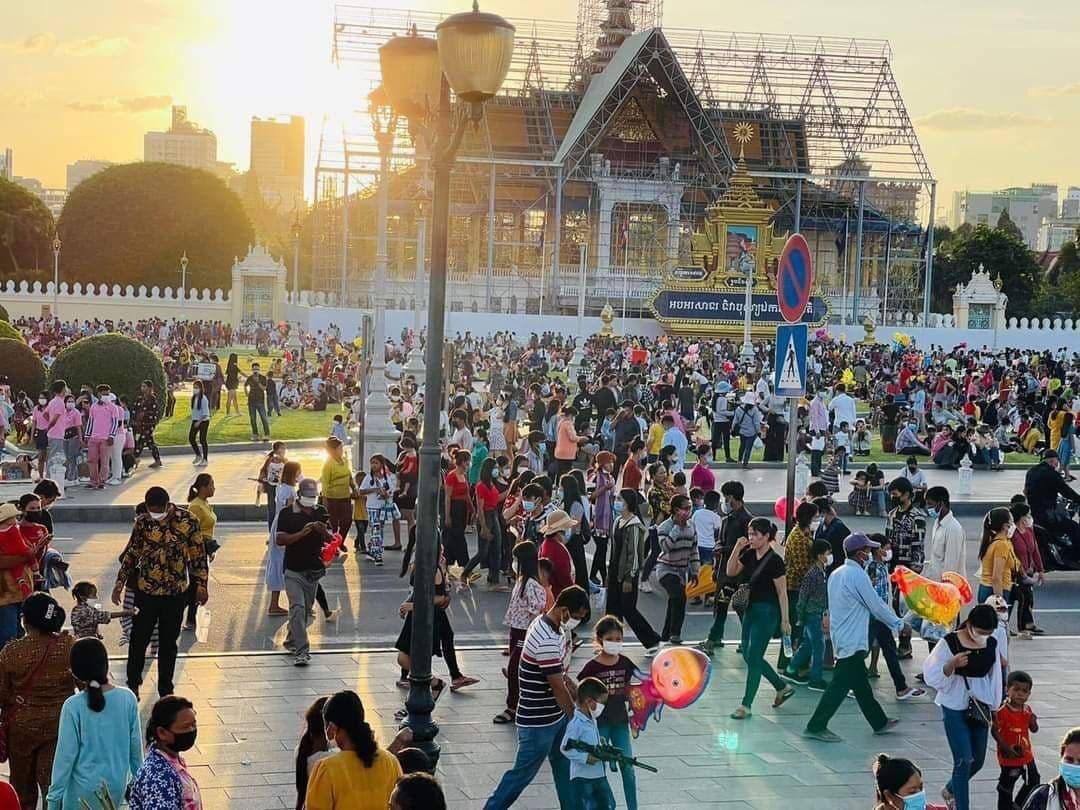 ថ្ងៃទី២នៃបុណ្យអុំទូក ទូទាំងប្រទេសទទួលបានភ្ញៀវទេសចរជាង៣៣ម៉ឺននាក់, សរុប២ថ្ងៃមានចំនួនជាង៤៦ម៉ឺននាក់