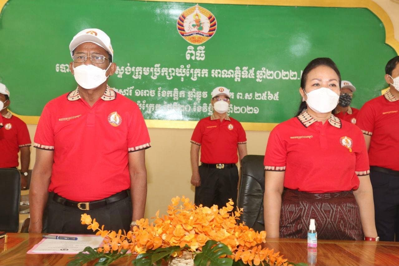 ឯកឧត្តម វង សូត ៖ មន្ត្រីយេីងត្រូវបំរេីសេវាសាធារណៈជូនប្រជាពលរដ្ឋឲ្យល្អ  មានតម្លាភាព  មិនត្រូវប្រកាន់បក្សពួកអ្វីឡេីយ  ដេីម្បីបង្ហាញសមត្ថភាព  ចំណេះដឹង  និងប្រជាប្រិយភាព  របស់សមាជិកទាំងអស់របស់គណបក្សប្រជាជនកម្ពុជា យេីង