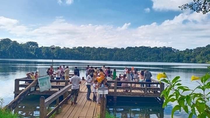 ក្នុងរយៈពេល ៣ថ្ងៃ នៃព្រះរាជពិធីបុណ្យអុំទូក ភ្ញៀវទេសចរប្រមាណជាង ២មុឺននាក់ បានមកលេងកម្សាន្ត ក្នុងខេត្តរតនគិរី ដែលភាគច្រើនជាភ្ញៀវទេសចរក្នុងស្រុក