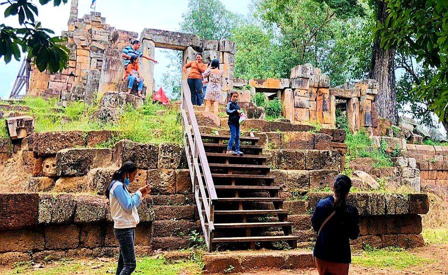 ថ្ងៃឈប់សម្រាកពិធីបុណ្យអុំទូក បណ្តែតប្រទីប០៣ថ្ងៃ ខេត្តបាត់ដំបង មានភ្ញៀវទេសចរណ៍មកកម្សាន្ត និងស្នាក់នៅ សរុបជិត ៤ម៉ឺននាក់