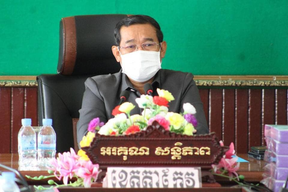 អភិបាលខេត្តតាកែវ អញ្ជើញជាអធិបតីប្រគល់ថេបផ្លេត (Teblets) ជូនអភិបាលក្រុងស្រុកទាំង១០