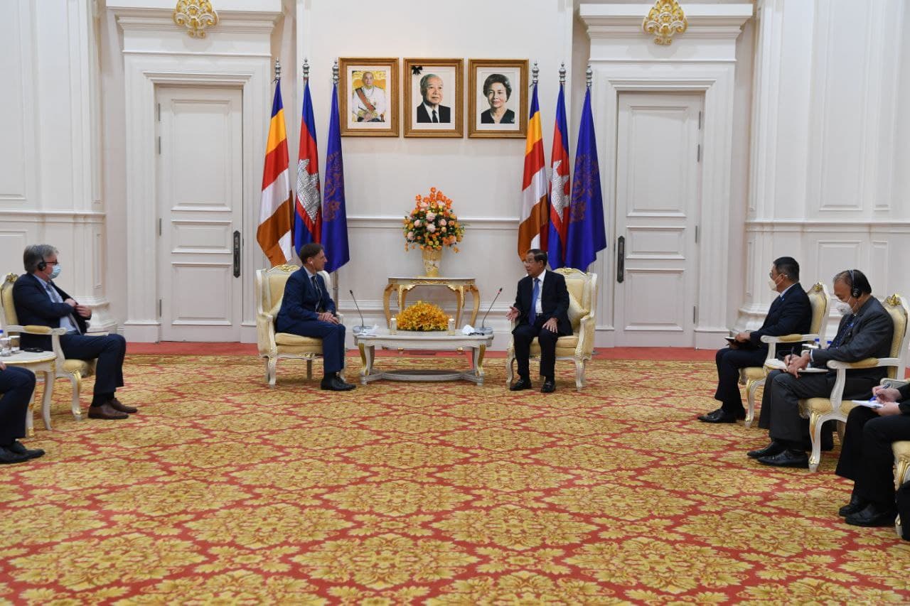 ទូតបារាំងប្រចាំកម្ពុជាថ្មី កោតសរសើរចំពោះនយោបាយវ៉ាក់សាំងរបស់សម្ដេចតេជោ ដែលឈានទៅបើកប្រទេស បើកសេដ្ឋកិច្ចឡើងវិញ ដែលជាជំនោគជ័យគួរឲ្យកត់សម្គាល់ និងទទួលស្គាល់ពីមជ្ឈដ្ឋានអន្តរជាតិ