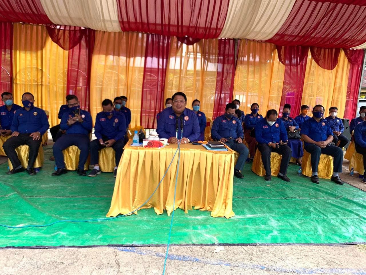 យុវជនក្រៅប្រព័ន្ឋ ១២៦ នាក់ ទទួលបានអំណោយ អង្ក ត្រីខកំប៉ុង ទឹកត្រី ទឹកបរិសុទ្ឋ មីជាតិ និងថវិកាមួយចំនួន